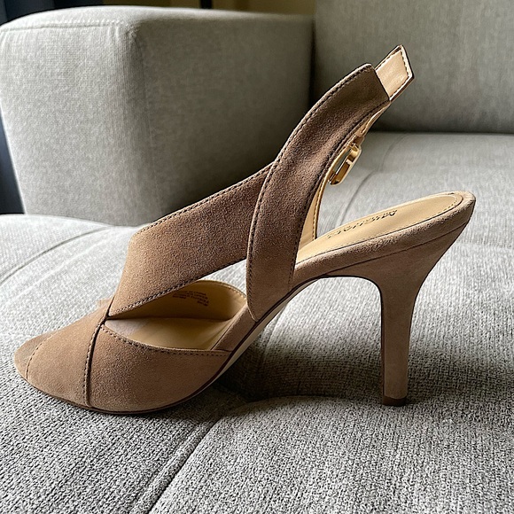 MICHAEL KORS Tan/Beige Slingback sandals 4” heel, size 8M - Picture 3 of 6